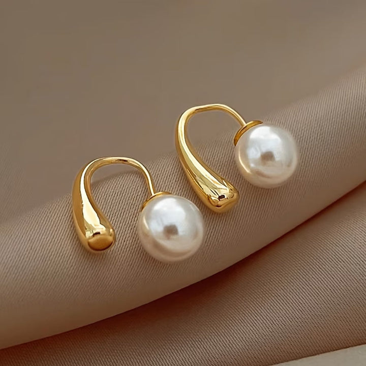 ELARA | MINIMALIST ARC PEARL EARRINGS