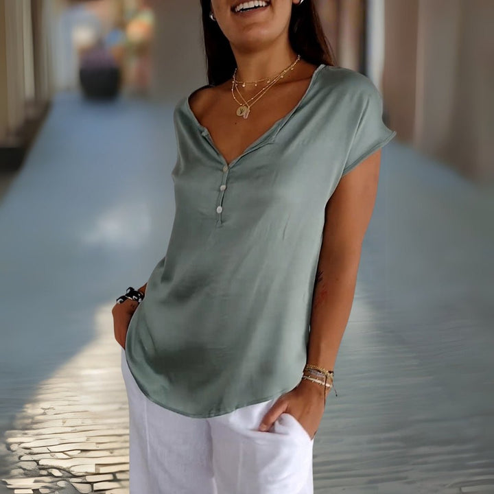 Martha | Timeless Chic Tee