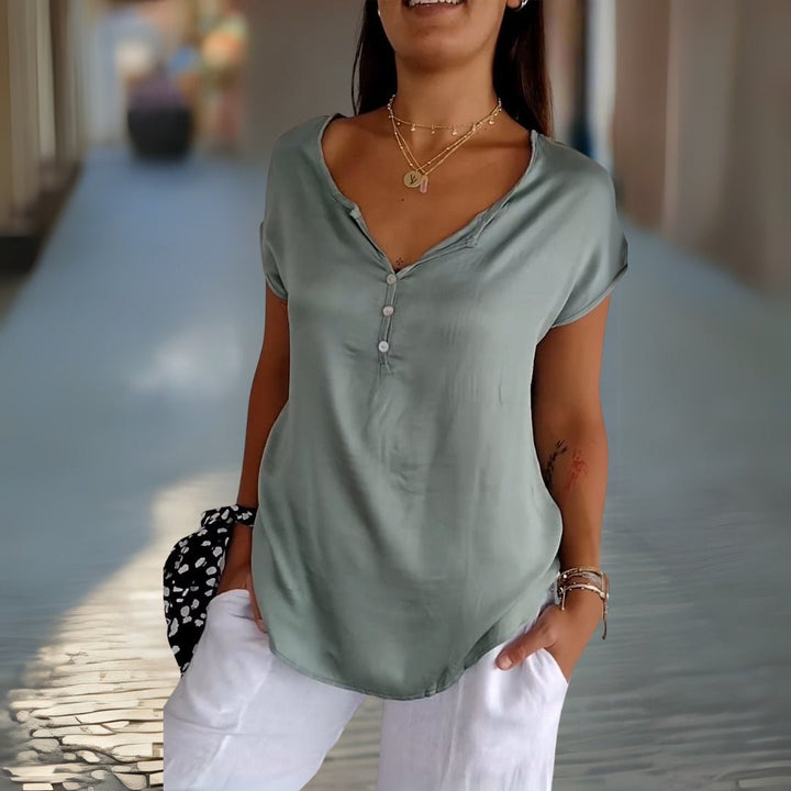 Martha | Timeless Chic Tee