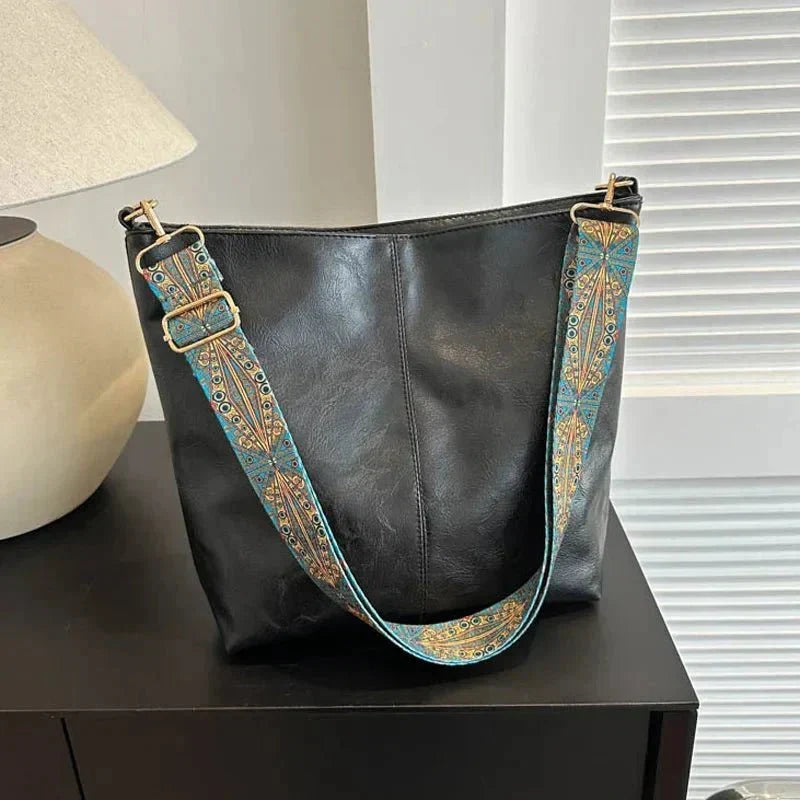 Tyla | Urban Heritage Shoulder Bag