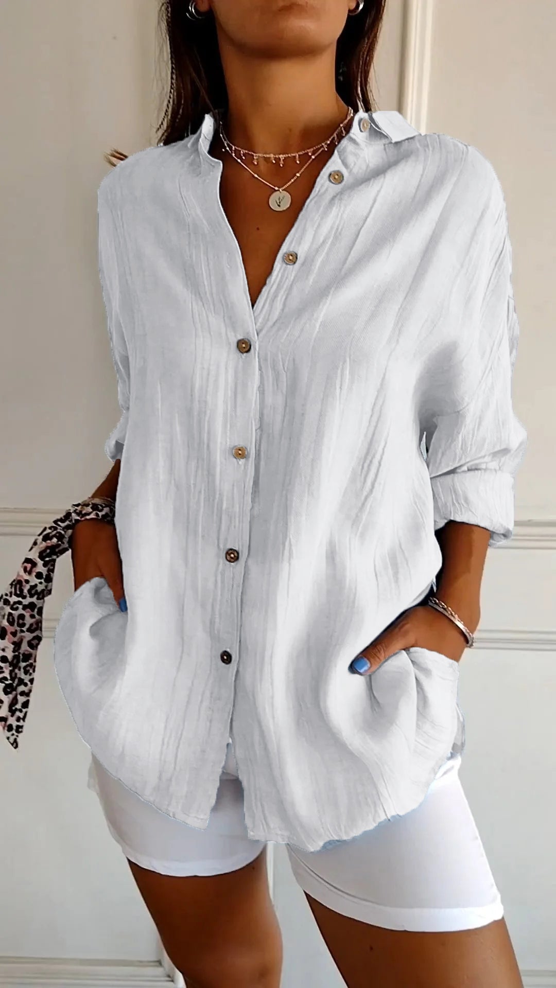 Ivy | Airy Buttoned Blouse